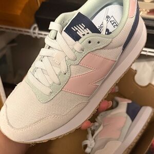 New Balance Women's Mint, Pink & Navy Retro Runner